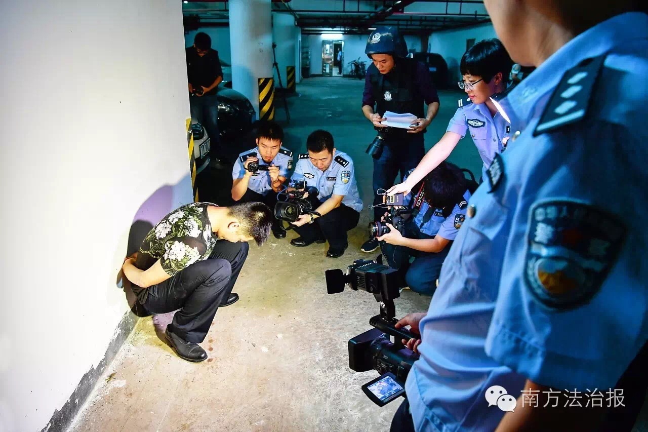 拍摄采访“嫌疑人” 南方法治报记者 龚剑锋 摄