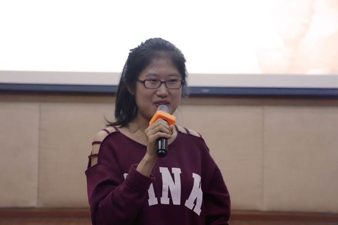 图片包含 人员, 墙壁, 室内, 窗户已生成极高可信度的说明 图片包含 人员, 墙壁, 室内, 窗户已生成极高可信度的说明
