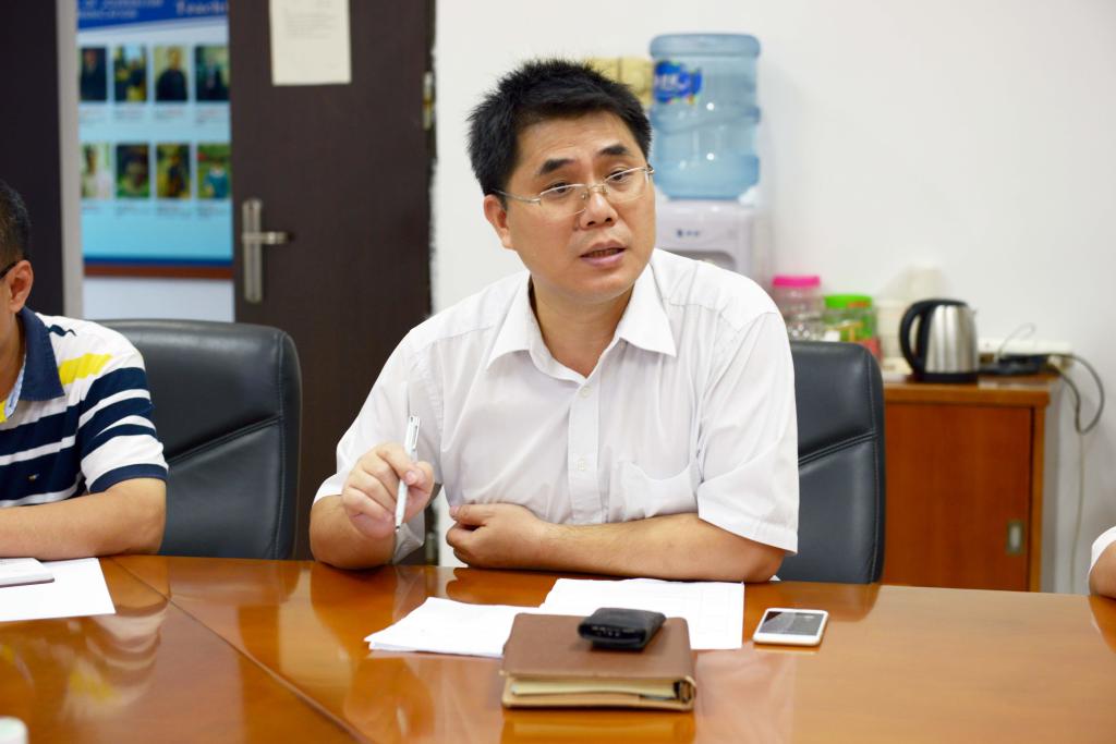 黄石胜书记汇报员工情况